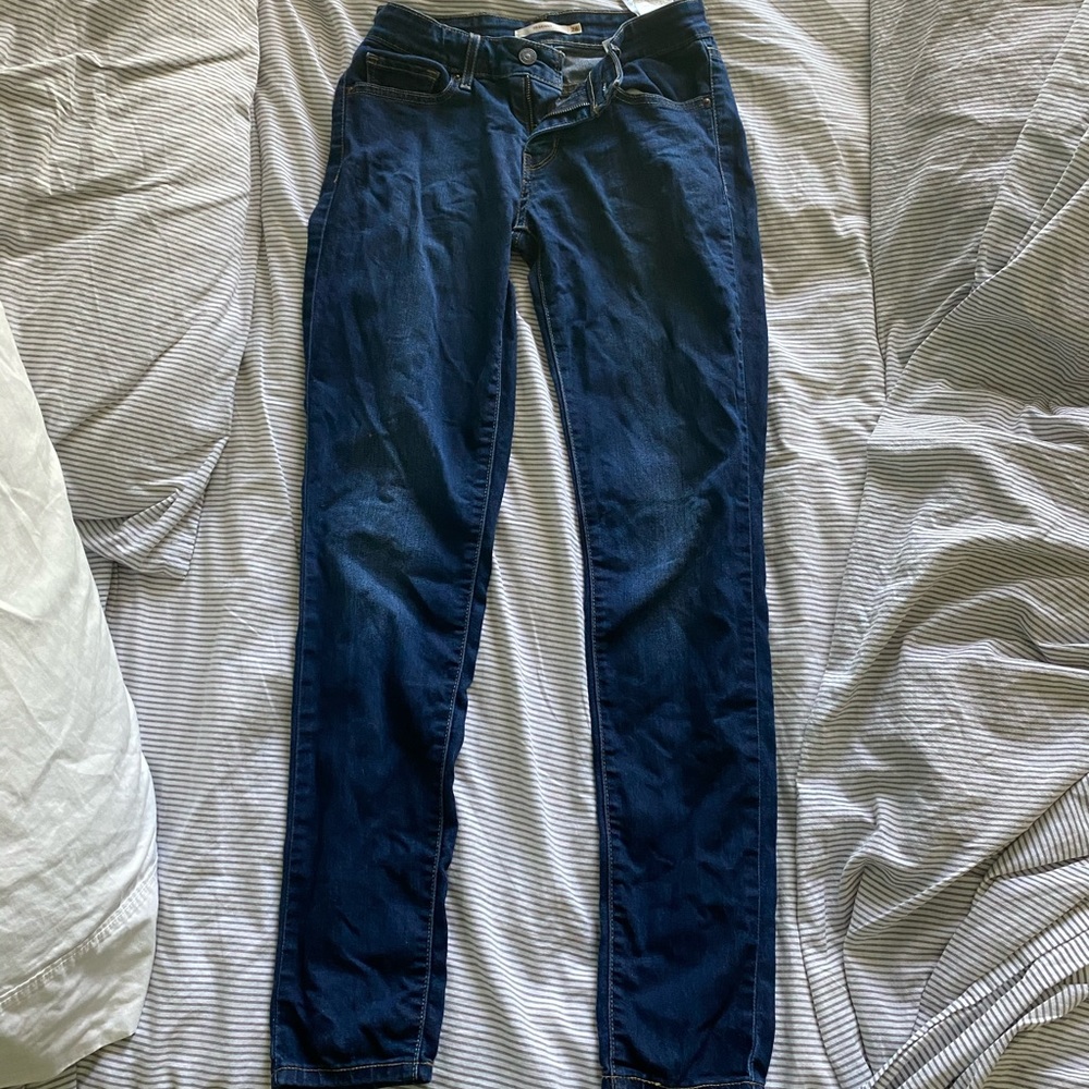 dark wash levi jeans